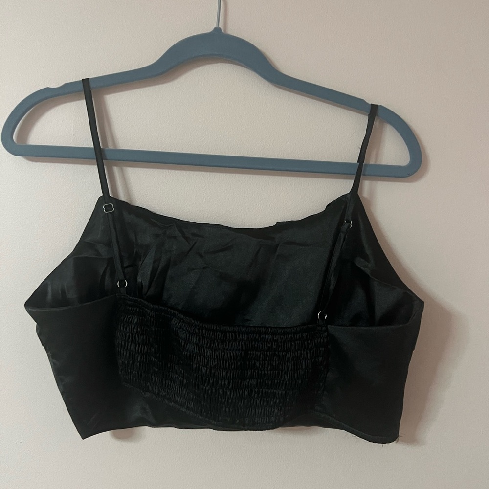 Silk Crop-top - Picture 2 of 3